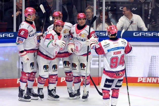 October 16, 2026, DEU, GER, Ice Hockey, Matchday 9, 2026–27 Season, Berlin, Eisbären Berlin vs. RB Munich 1–0 (goal by Ty Ronning), Eisbären Berlin 9, celebration, cheering, joy, happiness, happy, positive emotions, nordphoto GmbH Engler Berlin Uber Arena Berlin Germany Copyright: xNordphotox xEnglerx