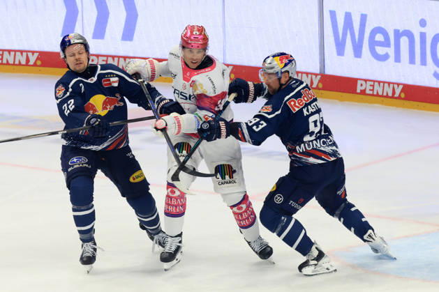 October 16, 2026, DEU, GER, Ice Hockey, Matchday 9, 2026–27 Season, Berlin, Eisbären Berlin vs. RB Munich Yannick Veilleux, Eisbären Berlin 38, Ville Pokka, Red Bull Munich 22, Maximilian Kastner, Red Bull Munich 93, nordphoto GmbH, Engler Berlin, Uber Arena Berlin, Germany Copyright: xNordphotox xEnglerx