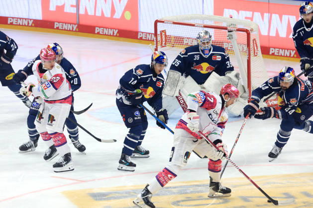 October 16, 2026, DEU, GER, Ice Hockey, Matchday 9, 2026–27 Season, Berlin, Eisbären Berlin vs. RB Munich Eric Hoerdler, Eisbären Berlin 77, Rihards Griva, Eisbären Berlin 23, Mathias Niederberger, Red Bull Munich 35, Luis Becker, Red Bull Munich 14, Trevor Carrick, Red Bull Munich 44, nordphoto GmbH, Engler Berlin, Uber Arena Berlin, Germany Copyright: xNordphotox xEnglerx