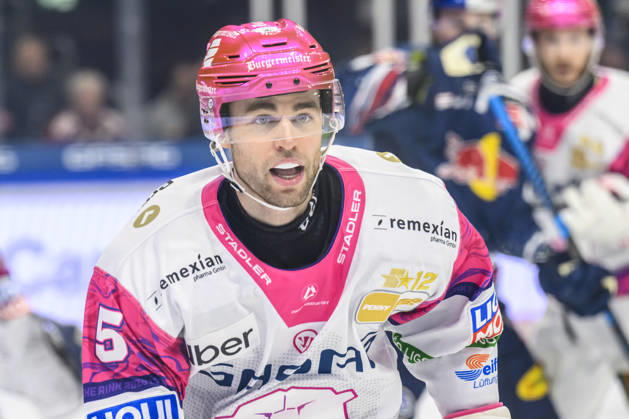 Pictured, from left: Mitchell Reinke, Eisbären Berlin 05, GER, Berlin, ice hockey, DEL 1, Eisbären Berlin vs. EHC Red Bull Munich, at the Uber Arena, October 16, 2026, Copyright: HMBxMedia UwexKoch