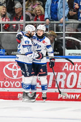 Penny DEL: Augsburger Panther vs. Adler Mannheim, October 16, 2026, AUGSBURG, GERMANY OCTOBER 16 Cheers from the visiting fans after Zachary SOLOW’s goal to make it 1–2 for Adler Mannheim 73 Goal Scorer Joy Happy during the Penny DEL match between the Augsburger Panther and Adler Mannheim on Matchday 9 at Curt Frenzel Stadium Copyright: xBEAUTIFULxSPORTS Goldbergx