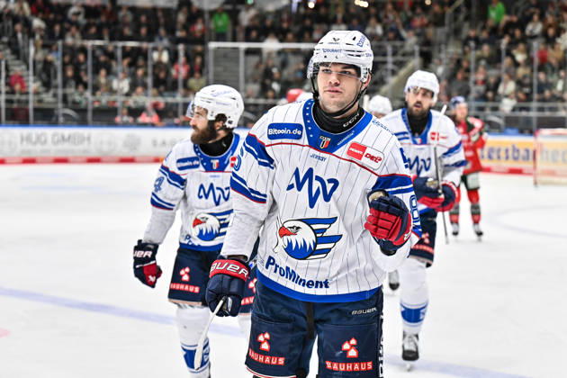 Penny DEL: Augsburger Panther vs. Adler Mannheim, October 16, 2026, AUGSBURG, GERMANY OCTOBER 16 Cheers from the visiting fans after Maximilian HEIM of Adler Mannheim scored the 1–1 goal. Goal scorer celebrating happily during the Penny DEL match between the Augsburger Panther and Adler Mannheim on Matchday 9 at Curt Frenzel Stadium Copyright: xBEAUTIFULxSPORTS Goldbergx