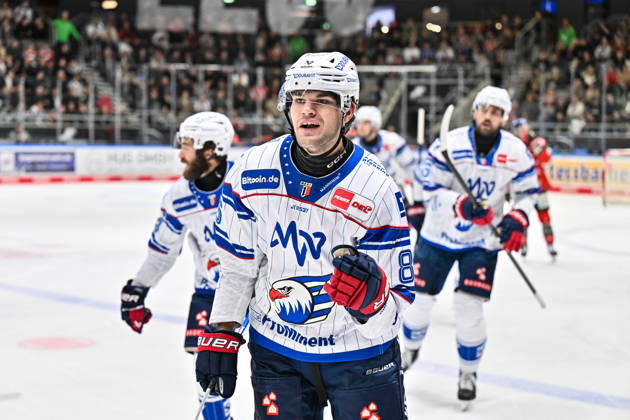 Penny DEL: Augsburger Panther vs. Adler Mannheim, October 16, 2026, AUGSBURG, GERMANY OCTOBER 16 Cheers from the visiting fans after Maximilian HEIM of Adler Mannheim scored the 1–1 goal. Goal scorer celebrating happily during the Penny DEL match between the Augsburger Panther and Adler Mannheim on Matchday 9 at Curt Frenzel Stadium Copyright: xBEAUTIFULxSPORTS Goldbergx