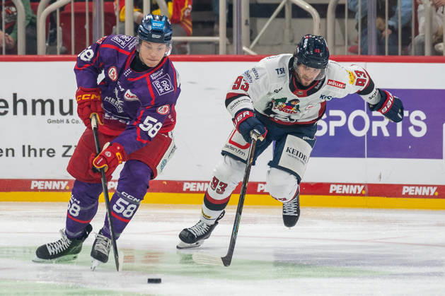 Face-off between Max Balinson of Duesseldorfer EG, 58, and Parker Bowles of EHC Freiburg, 93; DEG vs. EHC Freiburg, ice hockey, DEL2, Matchday 9, 2026–2027 season, October 16, 2026, DEG vs. EHC Freiburg, Ice Hockey, DEL2, Matchday 9, 2026–2027 Season, October 16, 2026, Düsseldorf Copyright: xEibner-Pressefoto ThomasxHaeslerx EP_THR