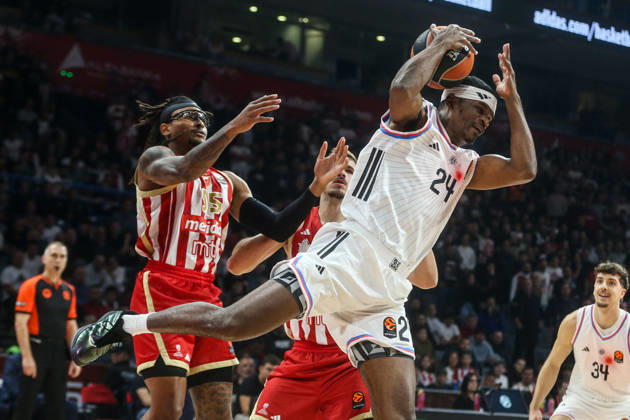 Crvena Zvezda v Paris - EuroLeague BELGRADE, SERBIA - OCTOBER 16: Alize Johnson (24) of Paris Basketball in action against Chima Moneke (95) of Crvena Zvezda during the Basketball EuroLeague Round 6 match between Crvena Zvezda and Paris at Belgrade Arena in Belgrade, Serbia on October 16, 2026. Filip Stevanovic Anadolu Belgrade Serbia. Editorial use only. Please get in touch for any other usage.  Copyright: x2026xAnadoluxFilipxStevanovicx