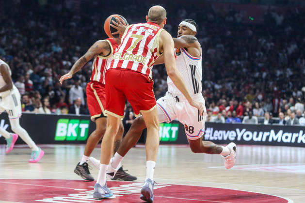 Crvena Zvezda v Paris - EuroLeague BELGRADE, SERBIA - OCTOBER 16: Jared Rhoden (8) of Paris Basketball in action against Dejan Davidovac (7) of Crvena Zvezda during the Basketball EuroLeague Round 6 match between Crvena Zvezda and Paris at Belgrade Arena in Belgrade, Serbia on October 16, 2026. Filip Stevanovic Anadolu Belgrade Serbia. Editorial use only. Please get in touch for any other usage.  Copyright: x2026xAnadoluxFilipxStevanovicx