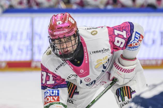 Pictured from left: Tobias Krestan of Eisbären Berlin 91, on the attack, GER, Berlin, ice hockey, DEL 1, Eisbären Berlin vs. EHC Red Bull Munich, at the Uber Arena, October 16, 2026, Copyright: HMBxMedia UwexKoch
