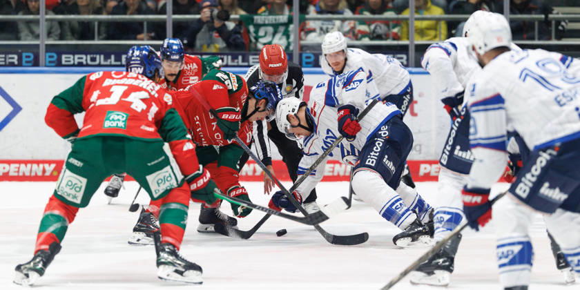 Philipp Krauss, 20, of the Augsburger Panther, and Patrick Brown, 38, of the Adler Mannheim, during the game between the Augsburger Panther and the Adler Mannheim, men s ice hockey, DEL, 2026–2027, Matchday 9 on October 16, 2026, in Augsburg, Curt Frenzel Stadium, Bavaria, Germany