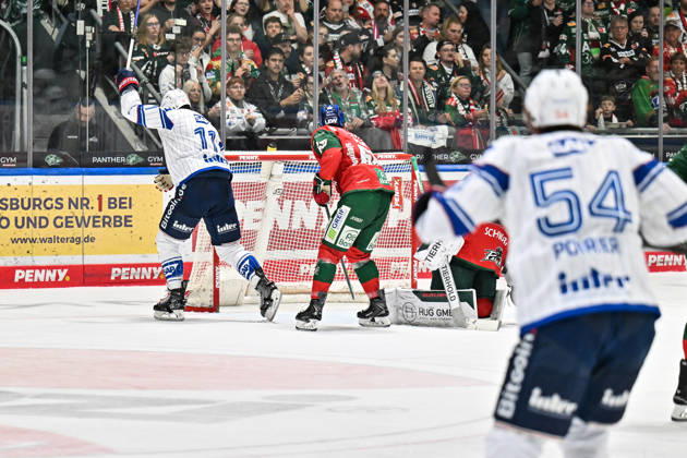 Penny DEL: Augsburger Panther vs. Adler Mannheim, October 16, 2026, Augsburg, GERMANY, OCTOBER 16: The visiting fans cheer after Brooks MACEK scores to make it 1–3. Adler Mannheim, 13th goal; the goal scorer is happy during the Penny DEL match between the Augsburger Panther and Adler Mannheim on Matchday 9 at Curt Frenzel Stadium. Copyright: xBEAUTIFULxSPORTS Goldbergx
