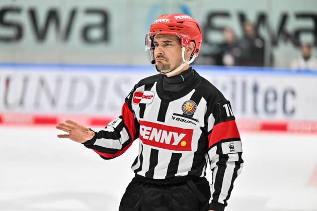 Penny DEL Augsburger Panther vs. Adler Mannheim, October 16, 2026, AUGSBURG, GERMANY OCTOBER 16 Head referee Sirko HUNNIUS Isolated photo taken during the Penny DEL match between the Augsburger Panther and the Adler Mannheim on Matchday 9 at Curt Frenzel Stadium Copyright: xBEAUTIFULxSPORTS Goldbergx