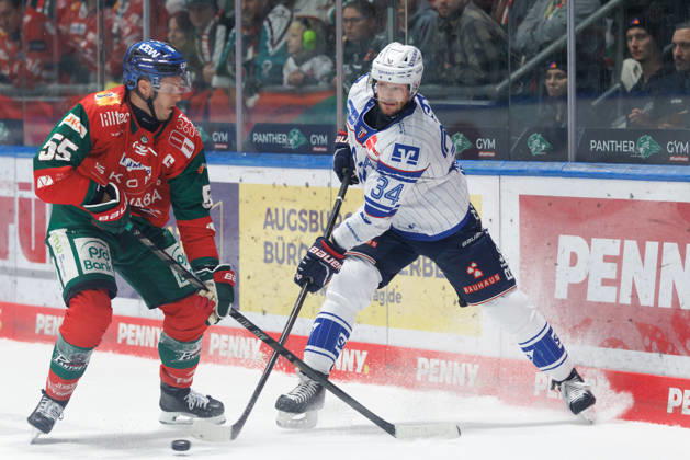 Tom Kühnhackl (34), Adler Mannheim, and Ryan Button (55), Augsburger Panther, during the game between the Augsburger Panther and Adler Mannheim, ice hockey, men s, DEL, 2026–2027, Matchday 9 on October 16, 2026, in Augsburg, Curt Frenzel Stadium, Bavaria, Germany