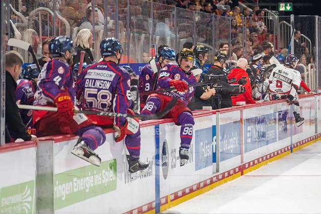 The players from both teams are ready for the game: DEG vs. EHC Freiburg, ice hockey, DEL2, Matchday 9, 2026–2027 season, October 16, 2026 DEG vs. EHC Freiburg, Ice Hockey, DEL2, Matchday 9, 2026–2027 Season, October 16, 2026 Düsseldorf Copyright: xEibner-Pressefoto ThomasxHaeslerx EP_THR