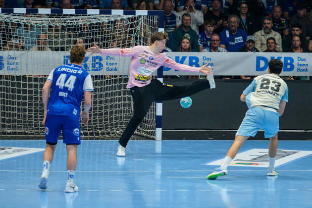 Mats Grupe, ThSV Eisenach, 25; Nikola Roganovic, VfL Gummersbach, 23; Stephan Seitz, ThSV Eisenach, 44 (GER), ThSV Eisenach vs. VfL Gummersbach, 1st Opel Handball Bundesliga, Handball, Matchday 9, 2026–2027 season, 8:00 p.m., October 16, 2026 GER, ThSV Eisenach vs. VfL Gummersbach, 1st Opel Handball Bundesliga, Handball, Matchday 9, 2026–2027 season, 8:00 p.m., October 16, 2026, Eisenach Copyright: xMartinxHerbstx