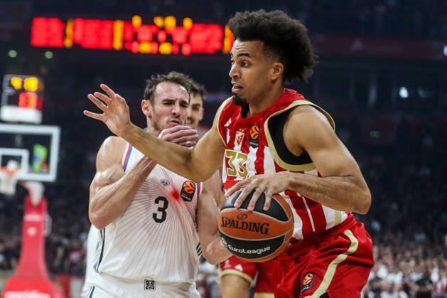 Crvena Zvezda v Paris - EuroLeague BELGRADE, SERBIA - OCTOBER 16: Jordan Nwora (33) of Crvena Zvezda in action against Terry Tarpey (3) of Paris basketball during the Basketball EuroLeague Round 6 match between Crvena Zvezda and Paris at Belgrade Arena in Belgrade, Serbia on October 16, 2026. Filip Stevanovic Anadolu Belgrade Serbia. Editorial use only. Please get in touch for any other usage.  Copyright: x2026xAnadoluxFilipxStevanovicx