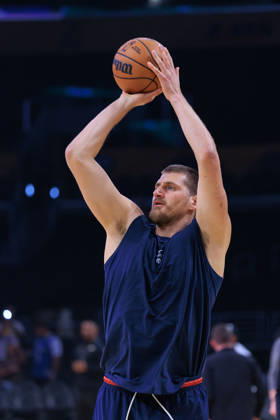 October 16, 2026, Los Angeles, California, USA: Nikola Jokic 15 of the Denver Nuggets during warmups before a preseason NBA, Basketball Herren, USA game against the Los Angeles Lakers on Friday October 16, 2026 at Crypto.com Arena in Los Angeles, California. JAVIER ROJAS PI Lakers Vs. Nuggets - Preseason  - ZUMAp124 20261016_zaa_p124_002 Copyright: xJavierxRojasx