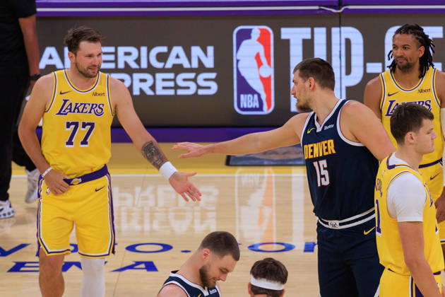October 16, 2026, Los Angeles, California, USA: Luka Doncic 77 of the Los Angeles Lakers and Nikola Jokic 15 of the Denver Nuggets exchange greetings before the opening tip-off of a preseason NBA, Basketball Herren, USA game on Friday, October 16, 2026, at Crypto.com Arena in Los Angeles, California. JAVIER ROJAS PI Lakers Vs. Nuggets - Preseason - ZUMAp124 20261016_zaa_p124_004 Copyright: xJavierxRojasx