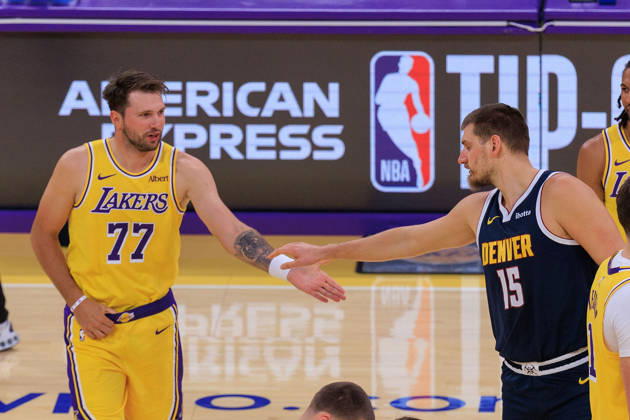 October 16, 2026, Los Angeles, California, USA: Luka Doncic 77 of the Los Angeles Lakers and Nikola Jokic 15 of the Denver Nuggets exchange greetings before the opening tip-off of a preseason NBA, Basketball Herren, USA game on Friday, October 16, 2026, at Crypto.com Arena in Los Angeles, California. JAVIER ROJAS PI Lakers Vs. Nuggets - Preseason - ZUMAp124 20261016_zaa_p124_005 Copyright: xJavierxRojasx