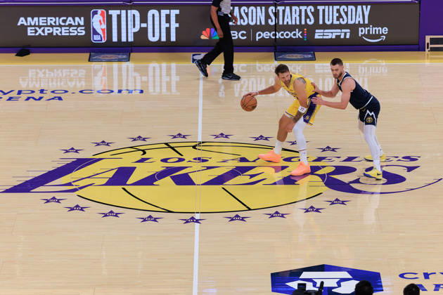 October 16, 2026, Los Angeles, California, USA: Luka Doncic 77 of the Los Angeles Lakers is guarded by Christian Braun 0 of the Denver Nuggets during a preseason NBA, Basketball Herren, USA game on Friday, October 16, 2026, at Crypto.com Arena in Los Angeles, California. JAVIER ROJAS PI Lakers Vs. Nuggets - Preseason - ZUMAp124 20261016_zaa_p124_007 Copyright: xJavierxRojasx