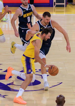 October 16, 2026, Los Angeles, California, USA: Luka Doncic 77 of the Los Angeles Lakers looks to get past Nikola Jokic 15 of the Denver Nuggets during a preseason NBA, Basketball Herren, USA game on Friday, October 16, 2026, at Crypto.com Arena in Los Angeles, California. JAVIER ROJAS PI Lakers Vs. Nuggets - Preseason - ZUMAp124 20261016_zaa_p124_014 Copyright: xJavierxRojasx