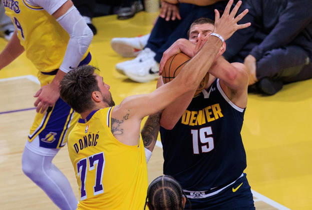 October 16, 2026, Los Angeles, California, USA: Luka Doncic 77 of the Los Angeles Lakers and Nikola Jokic 15 of the Denver Nuggets battle for the ball during a preseason NBA, Basketball Herren, USA game on Friday, October 16, 2026, at Crypto.com Arena in Los Angeles, California. JAVIER ROJAS PI Lakers Vs. Nuggets - Preseason - ZUMAp124 20261016_zaa_p124_016 Copyright: xJavierxRojasx