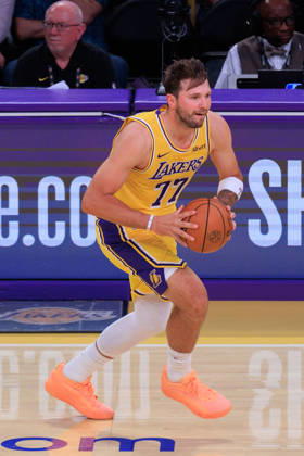 October 16, 2026, Los Angeles, California, USA: Luka Doncic 77 of the Los Angeles Lakers looks to pass the ball during a preseason NBA, Basketball Herren, USA game against the Denver Nuggets on Friday October 16, 2026 at Crypto.com Arena in Los Angeles, California. JAVIER ROJAS PI Lakers Vs. Nuggets - Preseason  - ZUMAp124 20261016_zaa_p124_018 Copyright: xJavierxRojasx