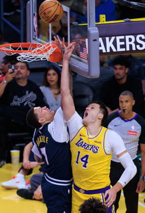 October 16, 2026, Los Angeles, California, USA: Walker Kessler 14 of the Los Angeles Lakers is blocked by Trevon Brazile 7 of the Denver Nuggets during a preseason NBA, Basketball Herren, USA game on Friday October 16, 2026 at Crypto.com Arena in Los Angeles, California. Lakers lose to Nuggets, 106-121. JAVIER ROJAS PI Lakers Vs. Nuggets - Preseason  - ZUMAp124 20261016_zaa_p124_043 Copyright: xJavierxRojasx