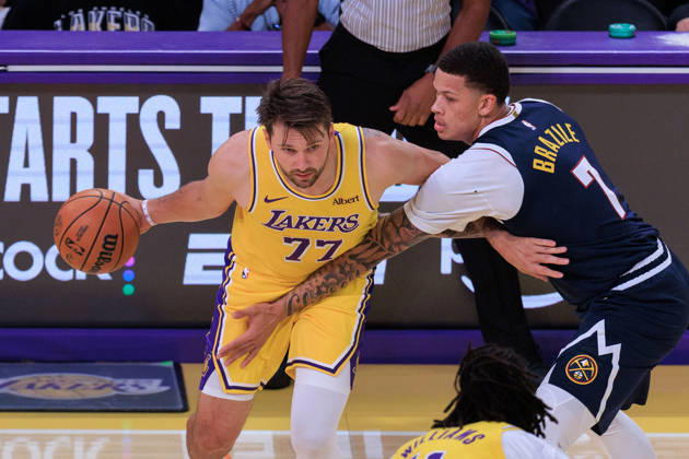 October 16, 2026, Los Angeles, California, USA: Luka Doncic 77 of the Los Angeles Lakers is guarded by Trevon Brazile 7 of the Denver Nuggets during a preseason NBA, Basketball Herren, USA game on Friday October 16, 2026 at Crypto.com Arena in Los Angeles, California. Lakers lose to Nuggets, 106-121. JAVIER ROJAS PI Lakers Vs. Nuggets - Preseason  - ZUMAp124 20261016_zaa_p124_044 Copyright: xJavierxRojasx