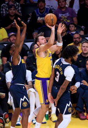 October 16, 2026, Los Angeles, California, USA: Luka Doncic 77 of the Los Angeles Lakers puts up a shot during a preseason NBA, Basketball Herren, USA game against the Denver Nuggets on Friday October 16, 2026 at Crypto.com Arena in Los Angeles, California. Lakers lose to Nuggets, 106-121. JAVIER ROJAS PI Lakers Vs. Nuggets - Preseason  - ZUMAp124 20261016_zaa_p124_055 Copyright: xJavierxRojasx