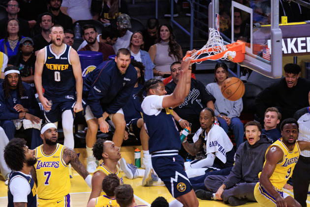 October 16, 2026, Los Angeles, California, USA: Nikola Jokic 15 of the Denver Nuggets and teammates react after Bryce Hopkins 13 dunks the ball during a preseason NBA, Basketball Herren, USA game against the Los Angeles Lakers on Friday October 16, 2026 at Crypto.com Arena in Los Angeles, California. Lakers lose to Nuggets, 106-121. JAVIER ROJAS PI Lakers Vs. Nuggets - Preseason  - ZUMAp124 20261016_zaa_p124_063 Copyright: xJavierxRojasx