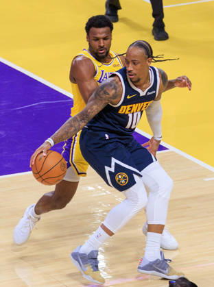 October 16, 2026, Los Angeles, California, USA: Bronny James 9 of the Los Angeles Lakers defends against DeMar DeRozan 10 of the Denver Nuggets during a preseason NBA, Basketball Herren, USA game on Friday October 16, 2026 at Crypto.com Arena in Los Angeles, California. Lakers lose to Nuggets, 106-121. JAVIER ROJAS PI Lakers Vs. Nuggets - Preseason  - ZUMAp124 20261016_zaa_p124_060 Copyright: xJavierxRojasx