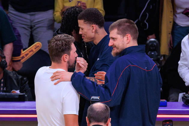 October 16, 2026, Los Angeles, California, USA: Luka Doncic 77 of the Los Angeles Lakers and Nikola Jokic 15 of the Denver Nuggets interact after a preseason NBA, Basketball Herren, USA game on Friday October 16, 2026 at Crypto.com Arena in Los Angeles, California. Lakers lose to Nuggets, 106-121. JAVIER ROJAS PI Lakers Vs. Nuggets - Preseason  - ZUMAp124 20261016_zaa_p124_067 Copyright: xJavierxRojasx