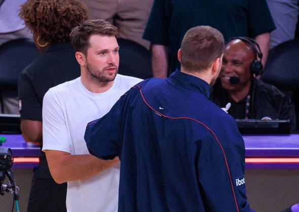 October 16, 2026, Los Angeles, California, USA: Luka Doncic 77 of the Los Angeles Lakers and Nikola Jokic 15 of the Denver Nuggets interact after a preseason NBA, Basketball Herren, USA game on Friday October 16, 2026 at Crypto.com Arena in Los Angeles, California. Lakers lose to Nuggets, 106-121. JAVIER ROJAS PI Lakers Vs. Nuggets - Preseason  - ZUMAp124 20261016_zaa_p124_068 Copyright: xJavierxRojasx
