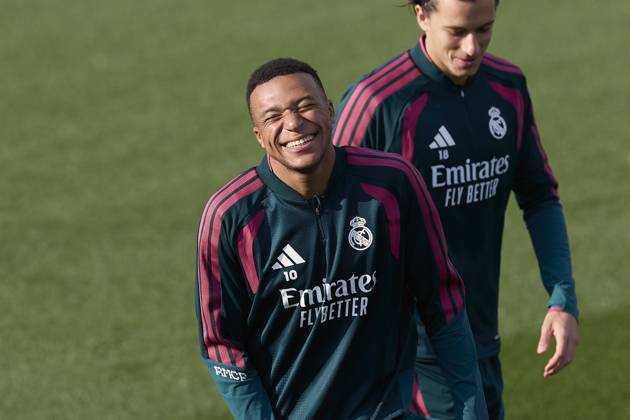 October 17, 2026, Madrid, Spain: Kylian Mbappe (Real Madrid CF) is seen in action during a training session on the eve of the LaLiga EA SPORTS 2026 2027 match between Real Madrid CF and Sevilla FC..Real Madrid CF is holding its final training session and press conference, PK, Pressekonferenz ahead of its ninth LaLiga game. LaLiga EA SPORTS 2026 2027 - Real Madrid CF Press Conference And Training Session In Madrid, Spain - 17 Oct 2026  - ZUMAs197 20261017_aaa_s197_048 Copyright: xFedericoxTitonex