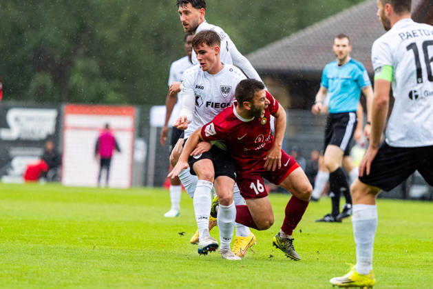 3rd Division: SG Sonnenhof Großaspach vs. SC Preußen Münster, October 17, 2026, Aspach, GERMANY. October 17, 2026. Jakob Korte, SC Preußen Münster, No. 27 fouls Marius Kunde of SG Sonnenhof Großaspach, No. 16, during the match between SG Sonnenhof Großaspach and SC Preußen Münster on Matchday 10 of the 3. Liga at the WIRmachenDRUCK Arena Copyright: xBEAUTIFULxSPORTS Steinx