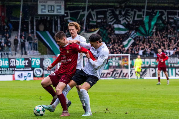 3rd Division: SG Sonnenhof Großaspach vs. SC Preußen Münster, October 17, 2026, Aspach, GERMANY. October 17, 2026: Loris Maier (SG Sonnenhof Großaspach), 27, in a tackle with Niklas Varelmann of SC Preußen Münster, 36, and Antonio Tikvic of SC Preußen Münster, 4, during the match between SG Sonnenhof Großaspach and SC Preußen Münster on Matchday 10 of the 3. Liga at the WIRmachenDRUCK Arena Copyright: xBEAUTIFULxSPORTS Steinx