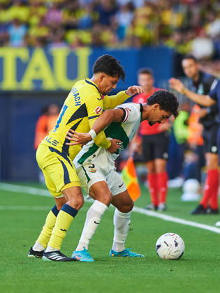 Ilias Akhomach of Villarreal CF and Roy Revivo of Elche CF during the LaLiga EA Sports match between Villarreal CF and Elche CF at Estadio de la Cerámica on October 17, 2026, in Villarreal, Spain