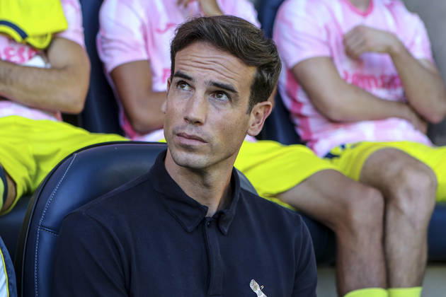 October 17, 2026, Villarreal, Castellon, SPAIN: Inigo Perez, head coach of Villarreal CF, looks on during the Spanish league, LaLiga EA Sports, football match played between Villarreal CF and Elche CF at La Ceramica stadium on October 17, 2026, in Villarreal, Spain. Villarreal SPAIN - ZUMAa181 20261017_zaa_a181_190 Copyright: xIvanxTerronx
