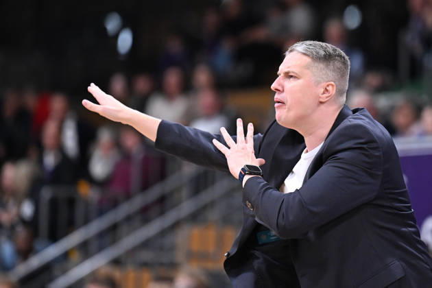 BG Göttingen vs. Nürnberg Falcons, 17-10-2026, Göttingen Basketball, 2. Bundesliga, ProA, BG Göttingen vs. Nürnberg Falcons, Matchday 5, Sparkassen Arena. Head Coach Martins Gulbis of BG Göttingen gestures from the sidelines in Göttingen, Lower Saxony, Germany