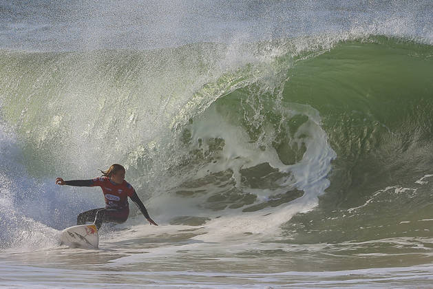 Meo Rip Curl Pro Portugal - Quarter Finals Caitlin Simmers of the United States competes during the Meo Rip Curl Pro Portugal at Praia dos Supertubos in Peniche, Portugal, on October 17, 2026.  Copyright: xJoaoxRicox originalFilename:rico-meoripcu261017_nptRw.jpg