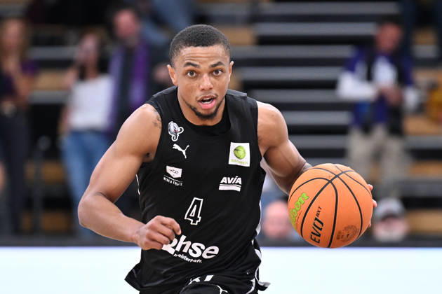 BG Göttingen vs. Nürnberg Falcons, 17-10-2026, Göttingen Basketball, 2. Bundesliga, ProA, BG Göttingen vs. Nürnberg Falcons, Matchday 5, Sparkassen Arena, Xavier Bell of the Nürnberg Falcons dribbles in Göttingen, Lower Saxony, Germany