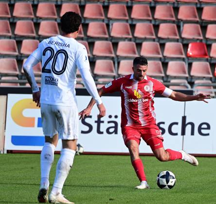October 17, 2026 xkhx Kassel, Auestadion, Regionalliga Südwest, 2026–2027 season, KSV Hessen Kassel vs. VFR Mannheim, Flamur Berisha (VFR) vs. Adrian Bravo Sanchez (17), Hessen Kassel
