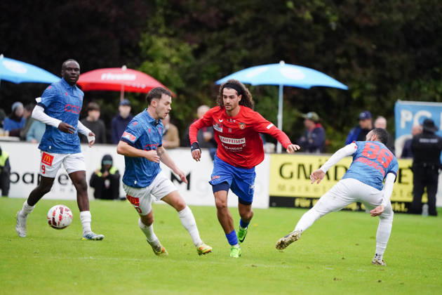 October 26, 2017, Cham, Switzerland; Men s Soccer, 2026–2027 Season, Swiss Cup, Round 2, SC Cham vs. FC Sion, 0–2; Photo: Josias Lukembila and Nias Hefti (FC Sion) vs. Marin Wiskemann (SC Cham); Reaction