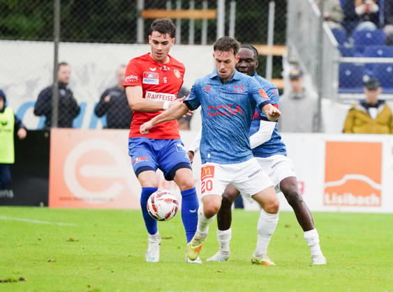 October 26, 2017, Cham, Switzerland; Men s Soccer, 2026–2027 Season, Swiss Cup, Round 2, SC Cham vs. FC Sion, 0–2; Photo by Nias Hefti: FC Sion vs. Iwan Heggli (FC Cham); Action: Tackle