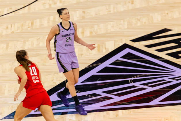 SAN FRANCISCO, CA - OCTOBER 17: Cecilia Zandalasini 24 of the Golden State Valkyries reacts to a three during Game One of the WNBA, Basketball Damen, USA Playoff Finals against the Atlanta Dream on October 17, 2026 at Chase Center in San Francisco, CA. (Photo by Matthew Huang Icon Sportswire) WNBA: OCT 17 Finals Atlanta Dream at Golden State Valkyries EDITORIAL USE ONLY Icon261017015