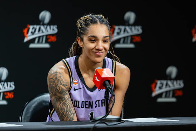 SAN FRANCISCO, CA - OCTOBER 17: Gabby Williams 1 of the Golden State Valkyries speaks with the media after a win in Game One of the WNBA, Basketball Damen, USA Playoff Finals against the Atlanta Dream on October 17, 2026 at Chase Center in San Francisco, CA. (Photo by Matthew Huang Icon Sportswire) WNBA: OCT 17 Finals Atlanta Dream at Golden State Valkyries EDITORIAL USE ONLY Icon261017033