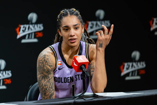 SAN FRANCISCO, CA - OCTOBER 17: Gabby Williams 1 of the Golden State Valkyries speaks with the media after a win in Game One of the WNBA, Basketball Damen, USA Playoff Finals against the Atlanta Dream on October 17, 2026 at Chase Center in San Francisco, CA. (Photo by Matthew Huang Icon Sportswire) WNBA: OCT 17 Finals Atlanta Dream at Golden State Valkyries EDITORIAL USE ONLY Icon261017035