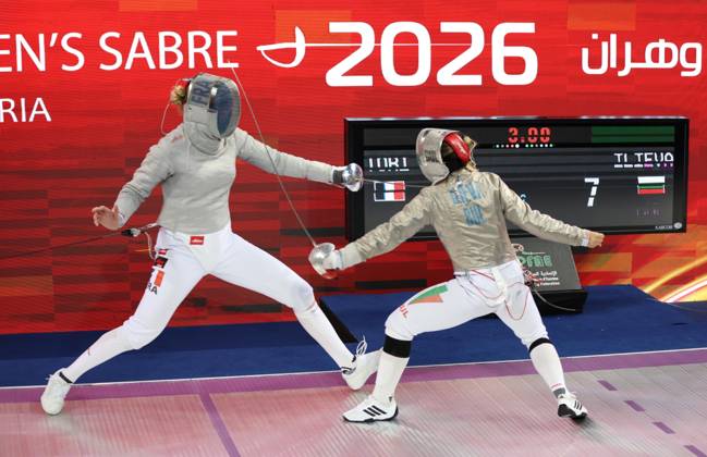 Coupe du Monde d escrime Oran 2026 la Francais Tori Toscane (gauche) affronte la bulgares Ilieva Yoana (droite), lors de la Finale individuelle du sabre fÃ minine, lors de la Coupe du monde d escrime 2026 a Oran, en Algerie, le 17 Octobre 2026 (Photo By Billel Bensalem APP Images) oran AlgÃ rie Copyright: xAlgÃ riexPressexPhotosxAPPxBillelxBensalemx xAPPxImagesx 670A3158