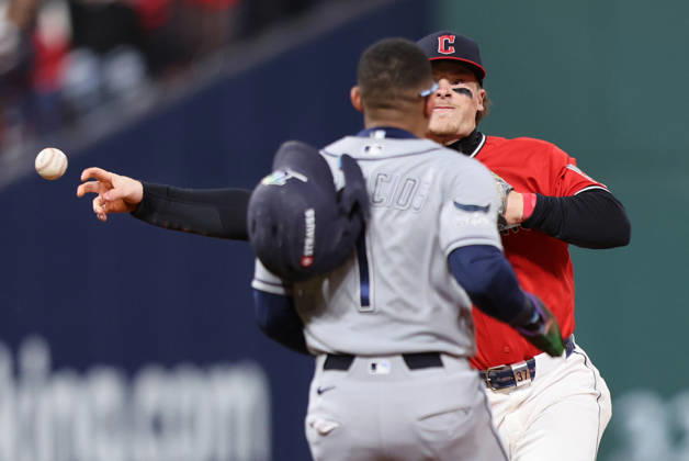 Cleveland Guardians second baseman Travis Bazzana (37) throws to first after putting out Tampa Bay Rays Richie Palacios (1) for a double play in the fifth inning during game four of the MLB, Baseball Herren, USA American League Championship Series at Progressive Field in Cleveland, Ohio, on Saturday, October 17, 2026.  CLE20261017718 AARONxJOSEFCZYK