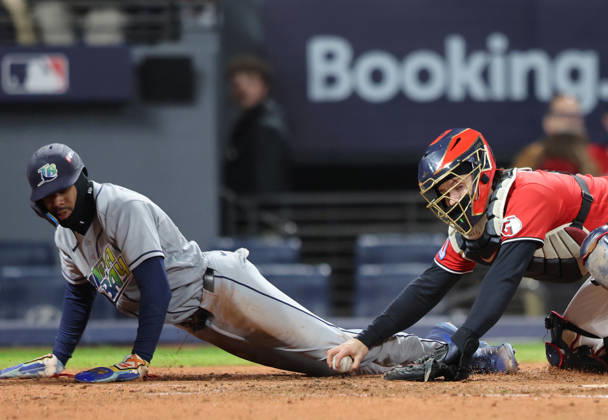 Cleveland Guardians catcher Patrick Bailey (16) tags out Tampa Bay Rays Chandler Simpson (14) at home on a fielders choice in the sixth inning during game four of the MLB, Baseball Herren, USA American League Championship Series at Progressive Field in Cleveland, Ohio, on Saturday, October 17, 2026.  CLE20261017722 AARONxJOSEFCZYK