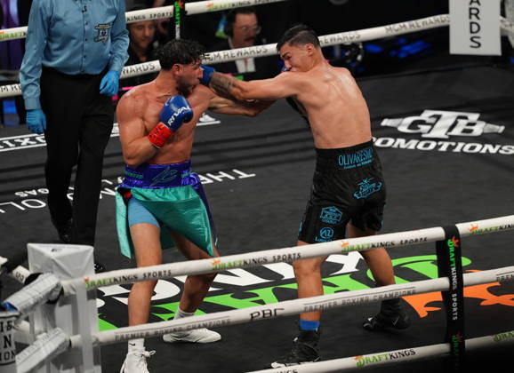 BOXING: Jaime Enrique Osuna vs Cristian Cangelosi in Las Vegas LAS VEGAS, NEVADA - OCTOBER 17: Jaime Enrique Osuna (in black short) and Cristian Cangelosi (in turquoise short) exchange punches during their middleweight fight on Saturday night at the Chelsea of The Cosmopolitan in Las Vegas, Nevada, United States on October 17, 2026. Tayfun Coskun Anadolu Nevada United States. Editorial use only. Please get in touch for any other usage.  Copyright: x2026xAnadoluxTayfunxCoskunx